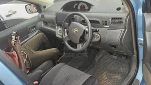 Toyota Raum 2006