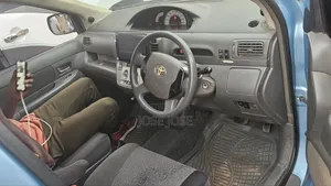 Toyota Raum 2006