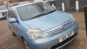 Toyota Raum 2006