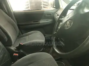 Toyota Noah 2005 Silver