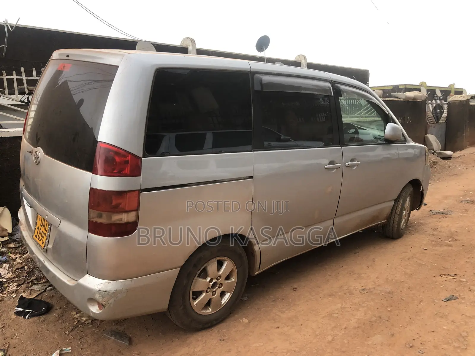 Toyota Noah 2005 Silver