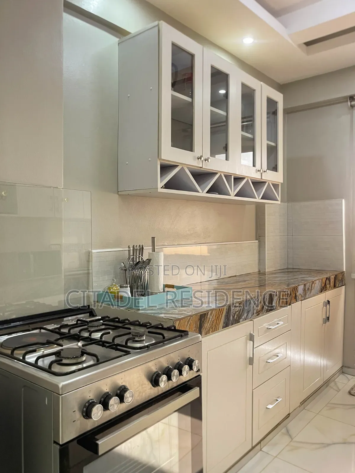 Elegant 2-Bedroom Airbnb Suite With Full Kitchen, Pool & Gym