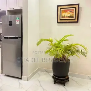 Elegant 2-Bedroom Airbnb Suite With Full Kitchen, Pool & Gym