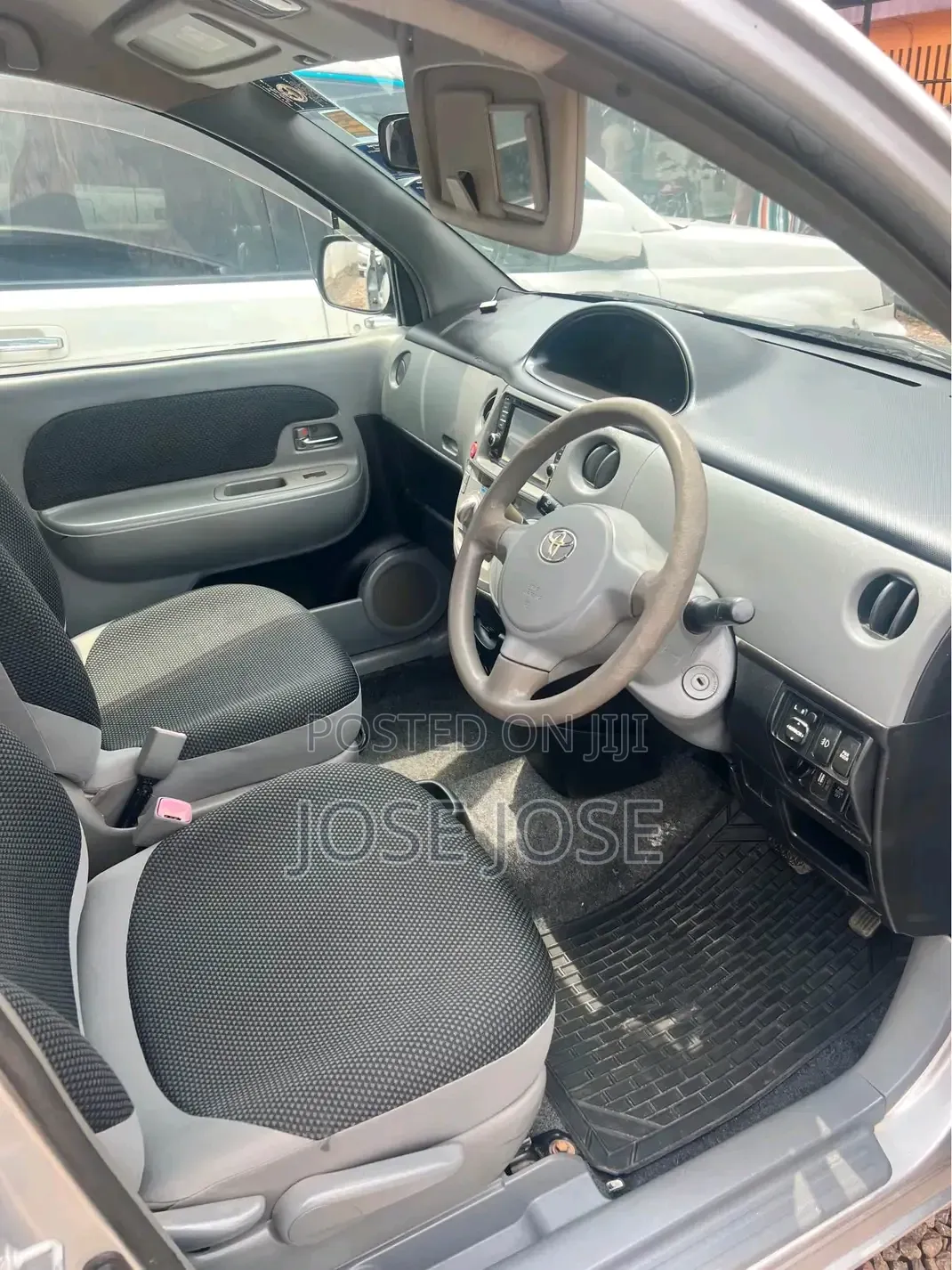 Toyota Sienta 2007 Silver