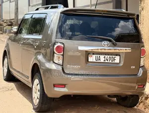 Toyota Corolla Rumion Hatchback 1.5 FWD 2012 Gold