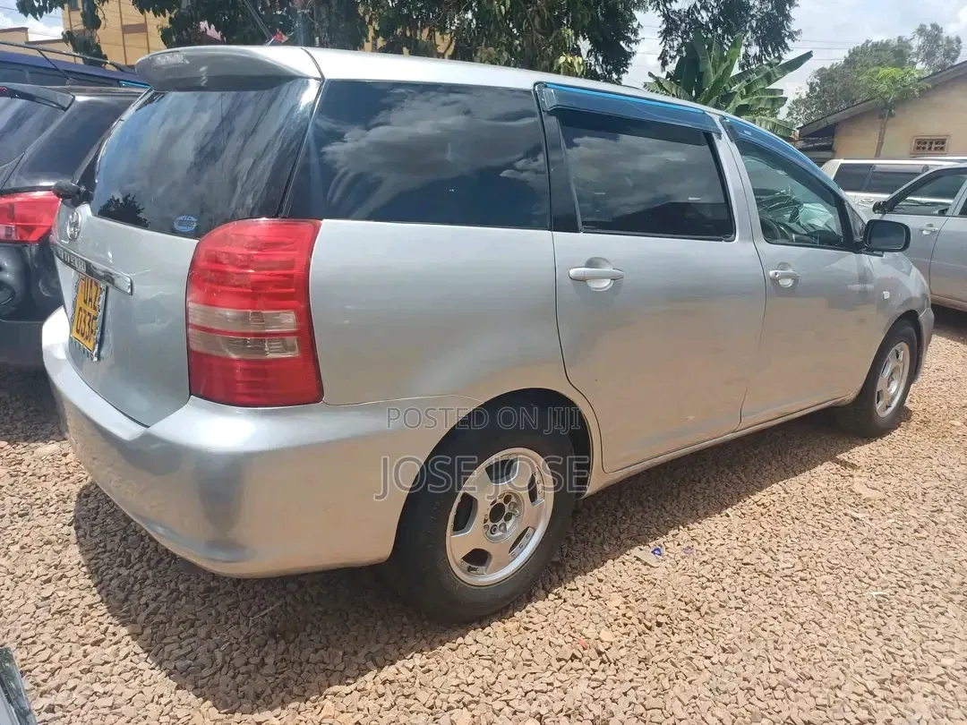 Toyota Wish 2005 Silver