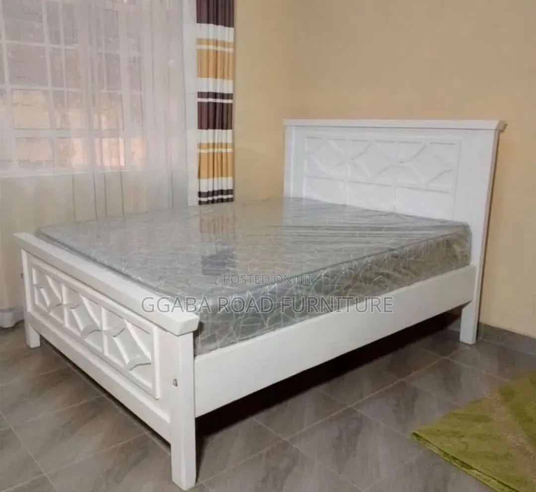 #5by6 Bed in White and Black