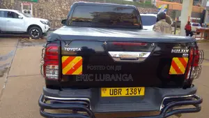 Toyota Hilux 2016 Black