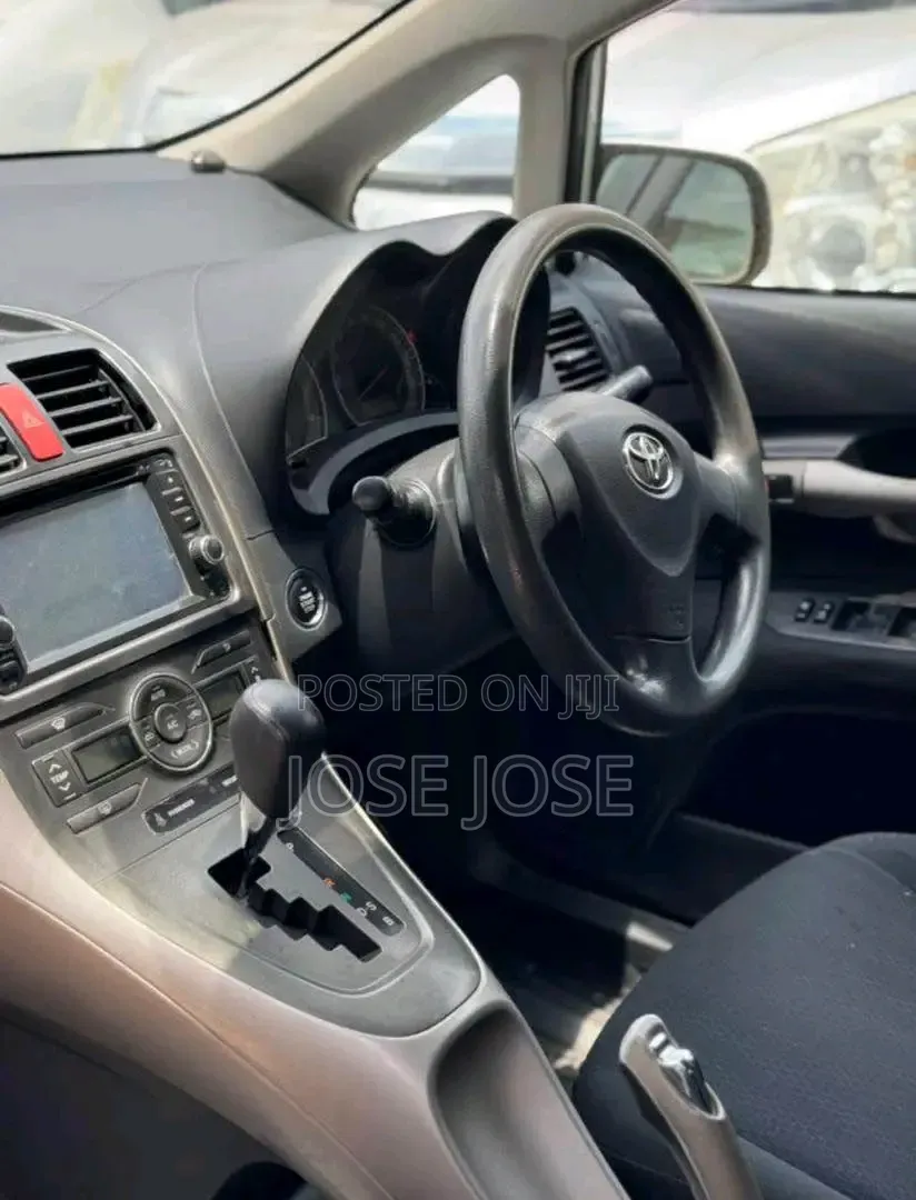 Toyota Auris 2009 Silver