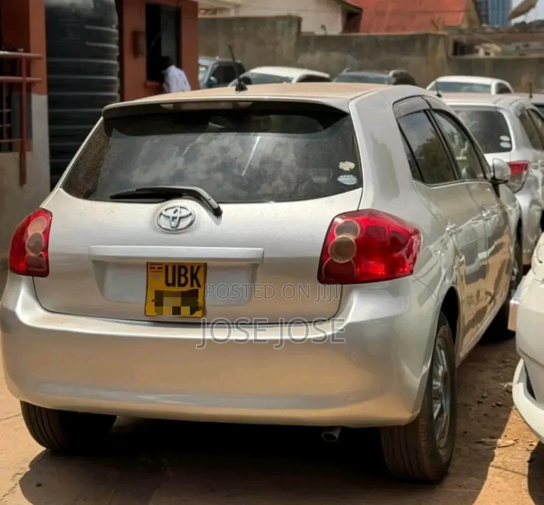 Toyota Auris 2009 Silver