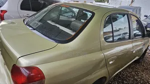 Toyota Platz 2004