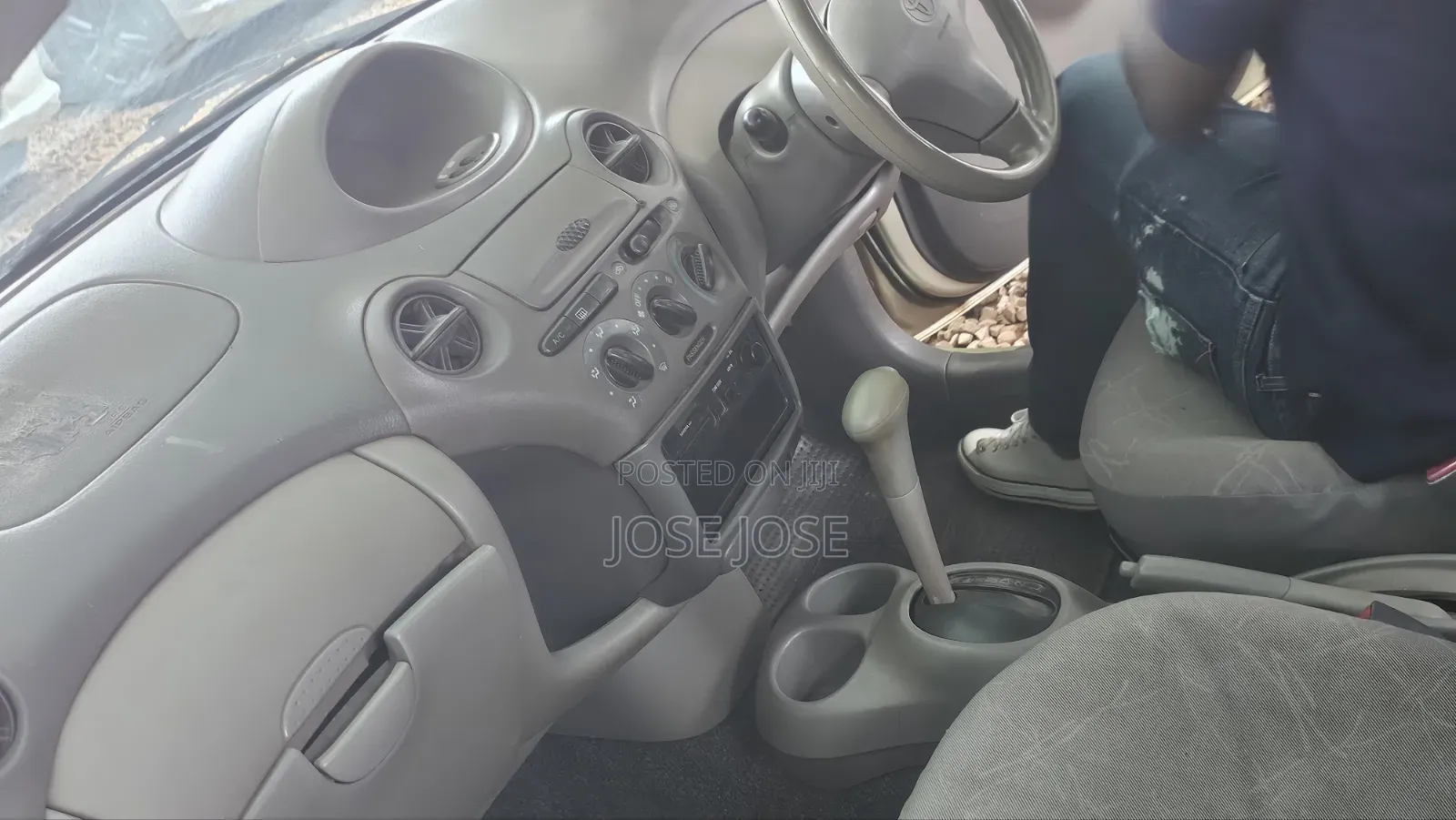 Toyota Platz 2004