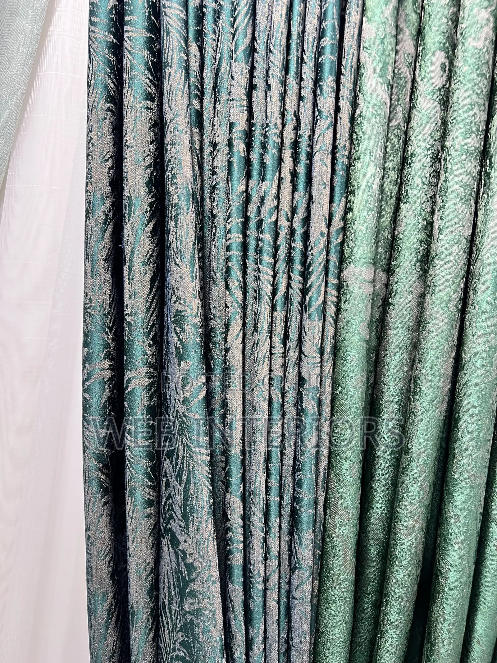 Green Curtain Lovers