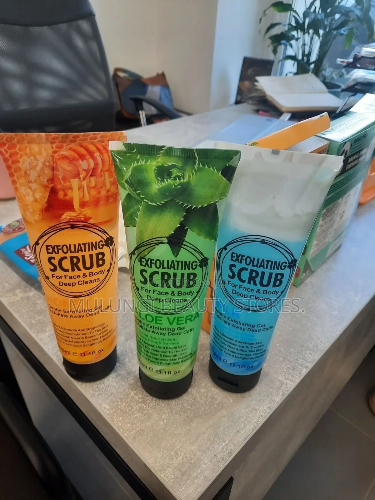 Fruit of the Wokali Gentle Exfoliating Gel / Scrub