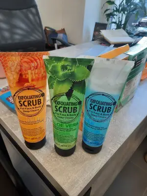 Fruit of the Wokali Gentle Exfoliating Gel / Scrub
