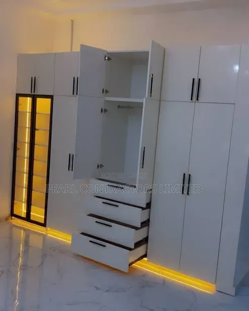 Wardrobe/Lit Wardrobes From 880,000 Per Running Meter.