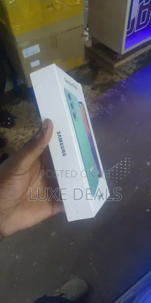 New Samsung Galaxy A73 5G 256 GB Green