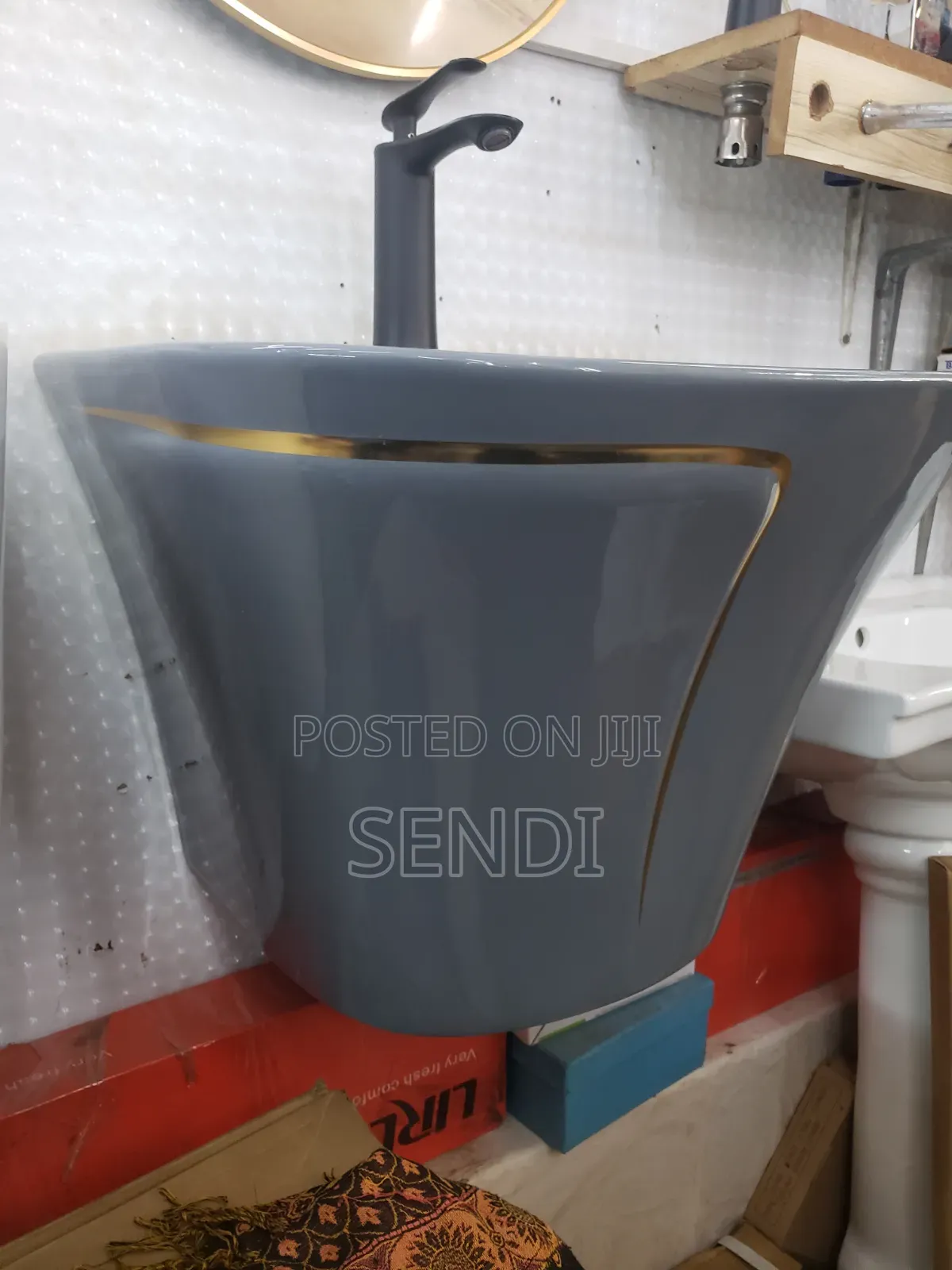 Wall Huny Ceramic Washbasin