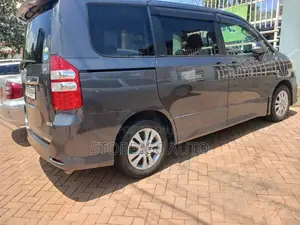 Toyota Noah 2.0 158hp FWD (7 Seater) 2012 Gray