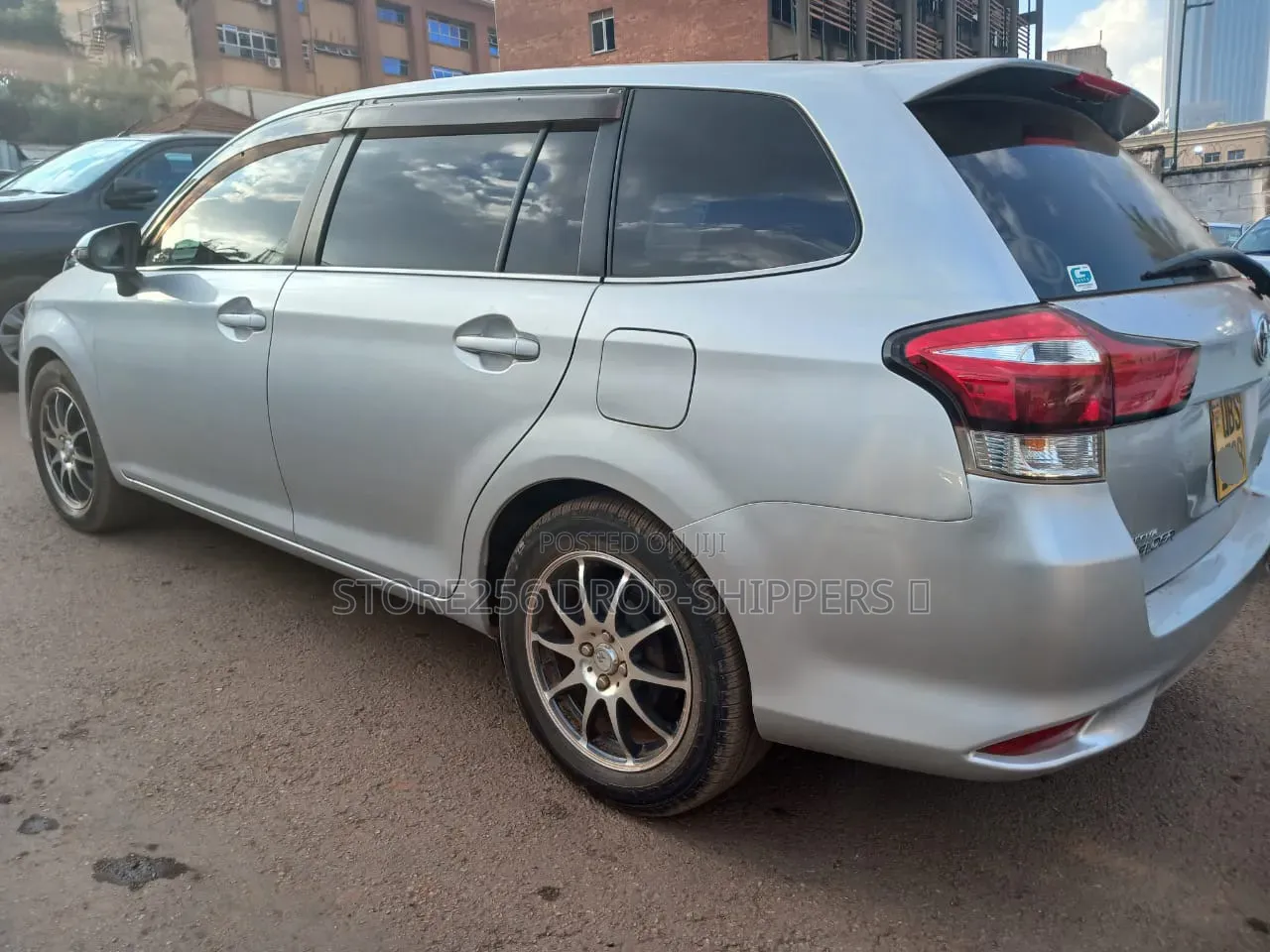 Toyota Corolla Fielder 1.5 Hybrid FWD 2014 Silver