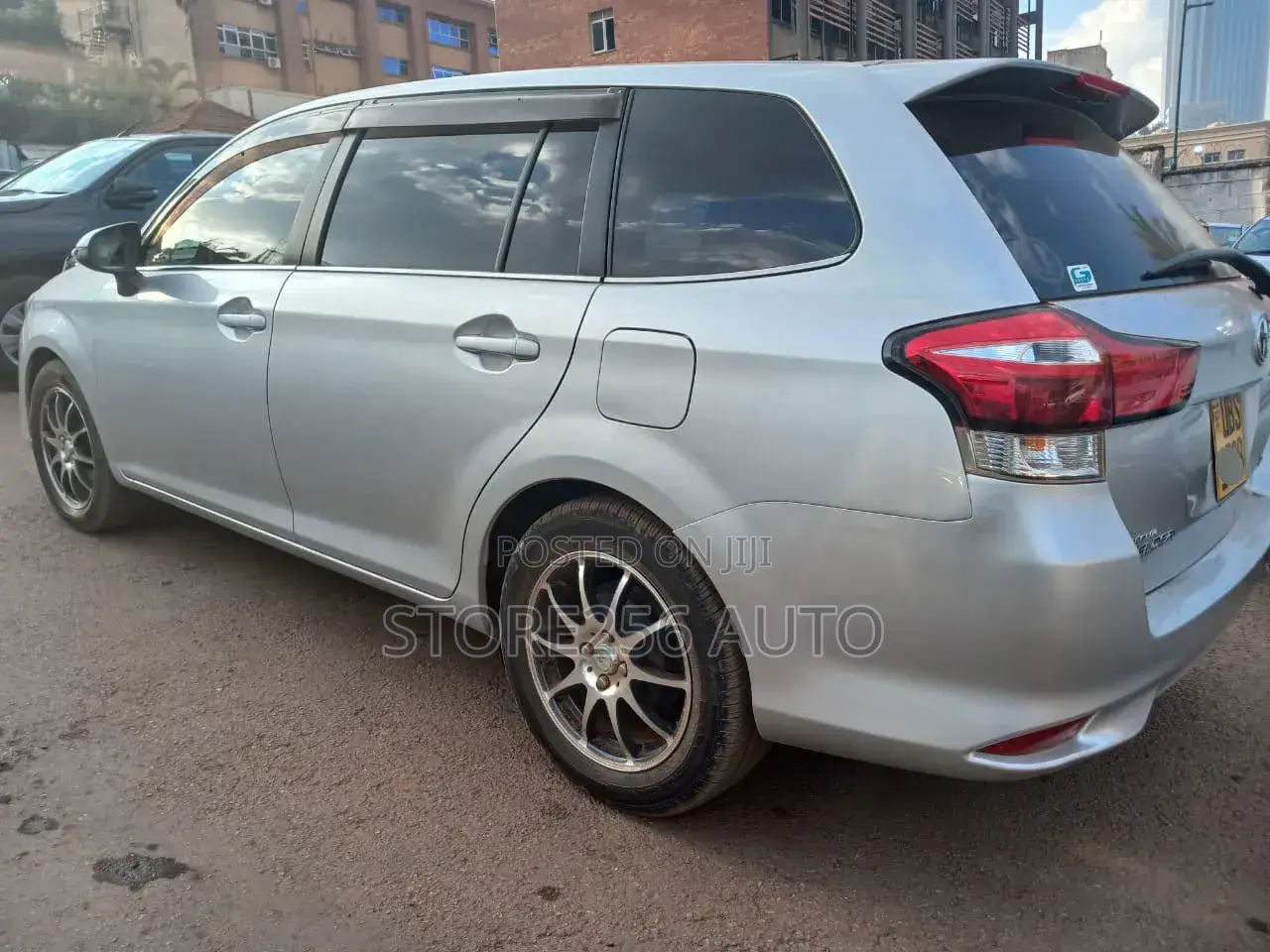 Toyota Corolla Fielder 1.5 Hybrid FWD 2014 Silver