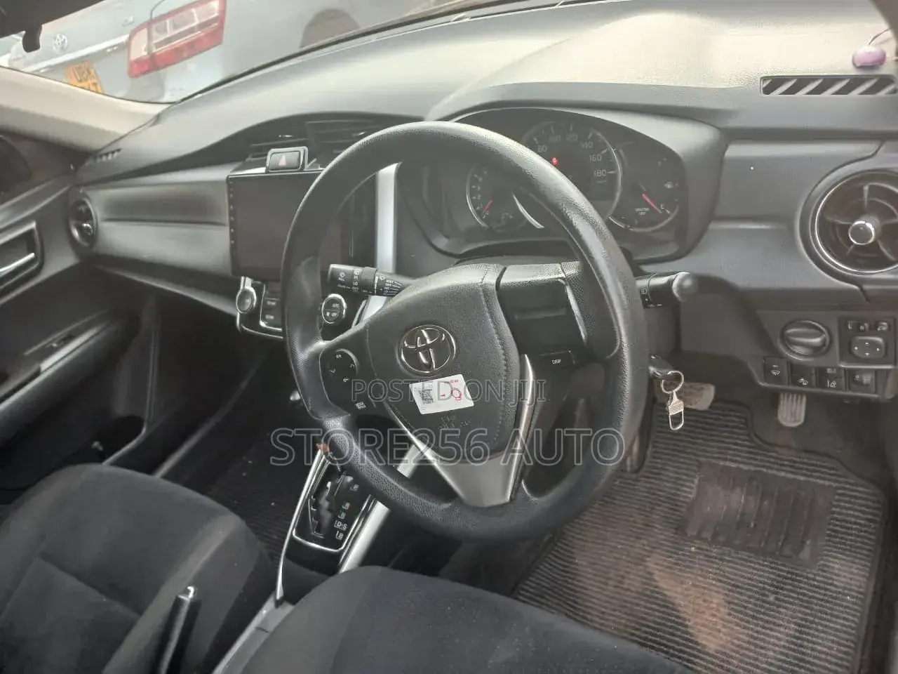 Toyota Corolla Fielder 1.5 Hybrid FWD 2014 Silver