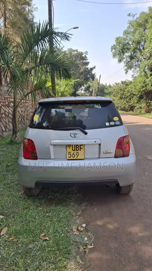 Toyota IST 2002 Silver
