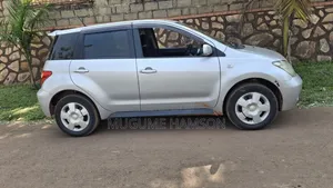 Toyota IST 2002 Silver
