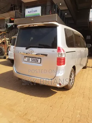 Toyota Noah 2009 Silver