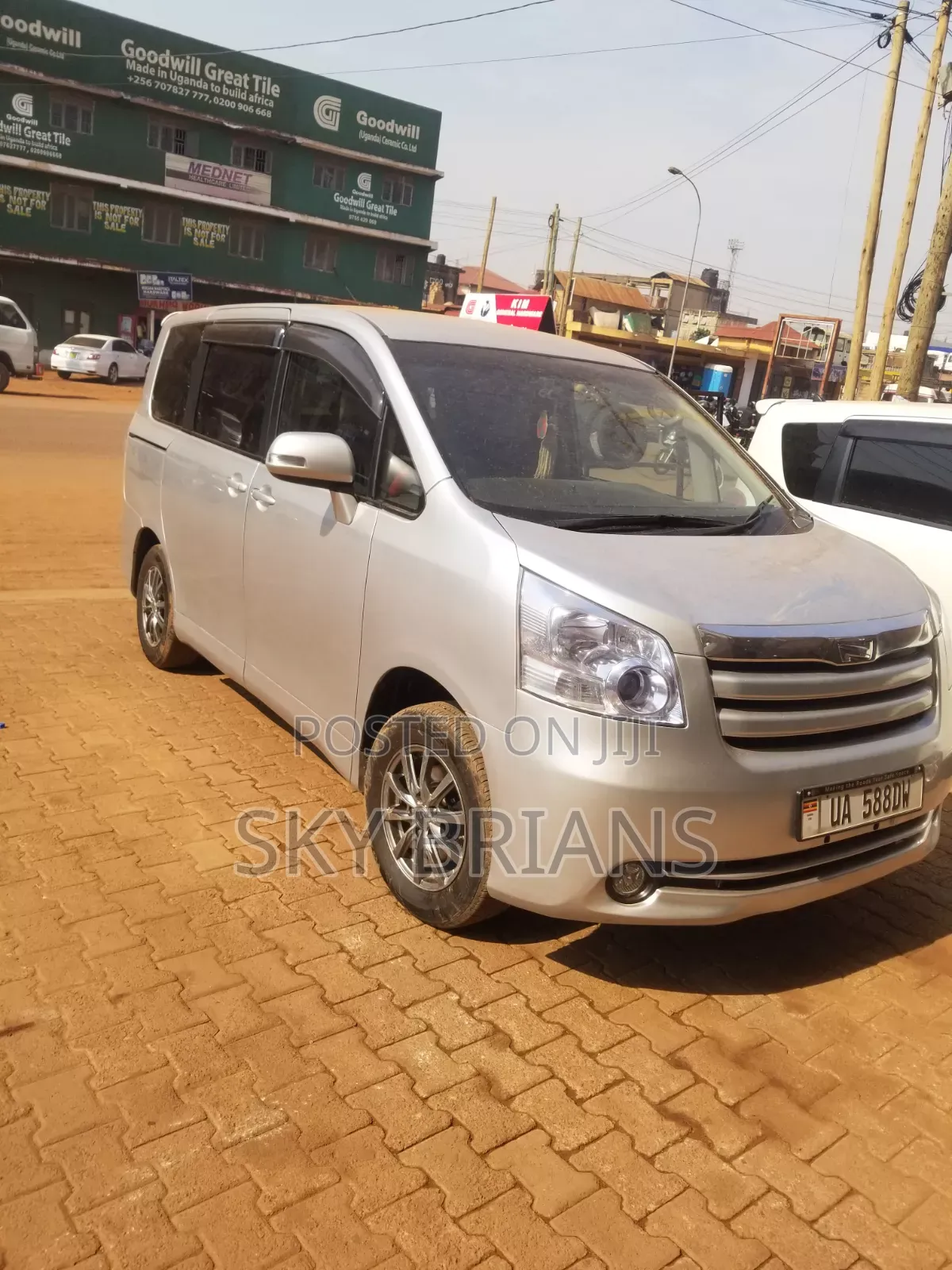 Toyota Noah 2009 Silver