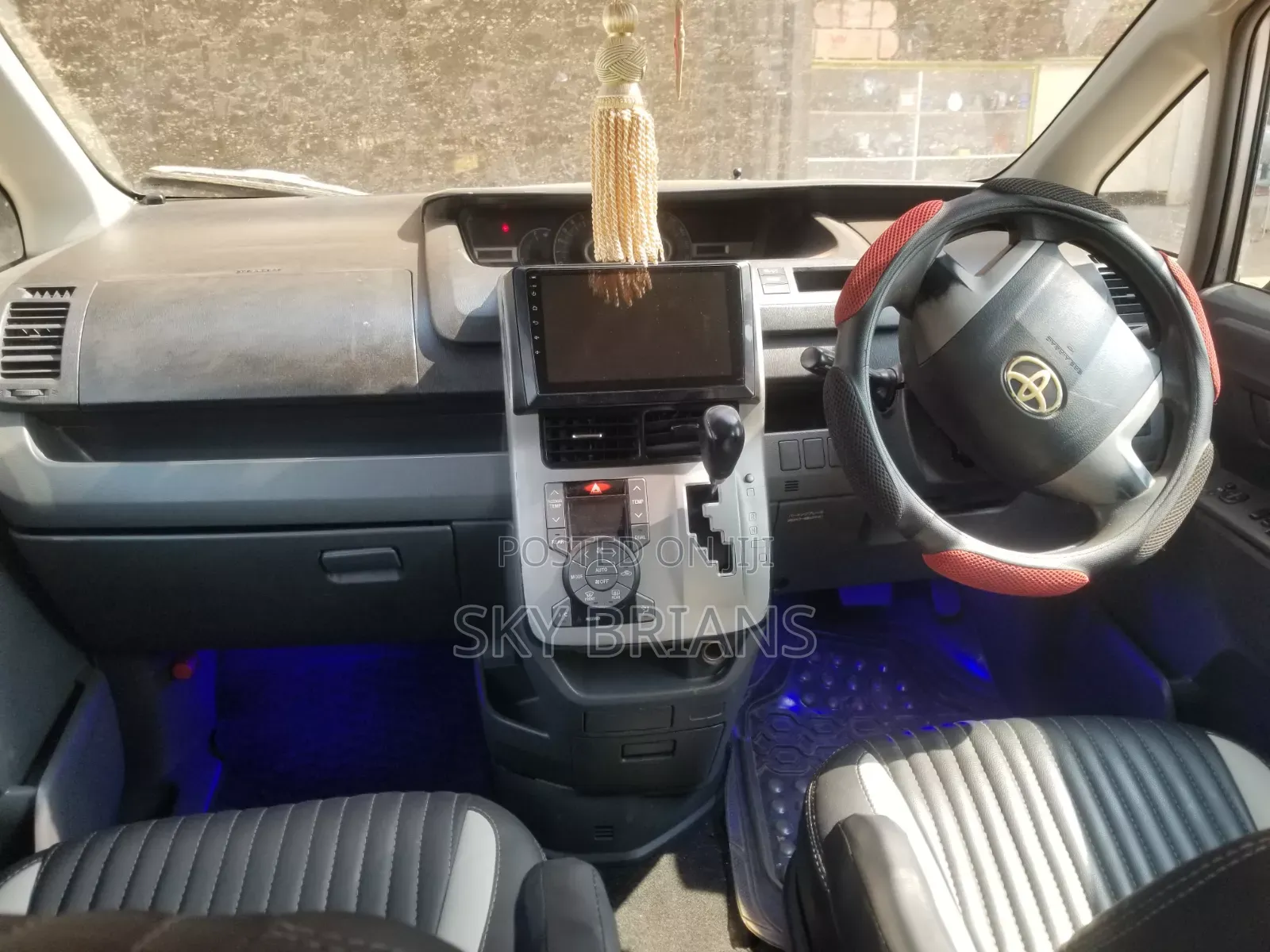 Toyota Noah 2009 Silver