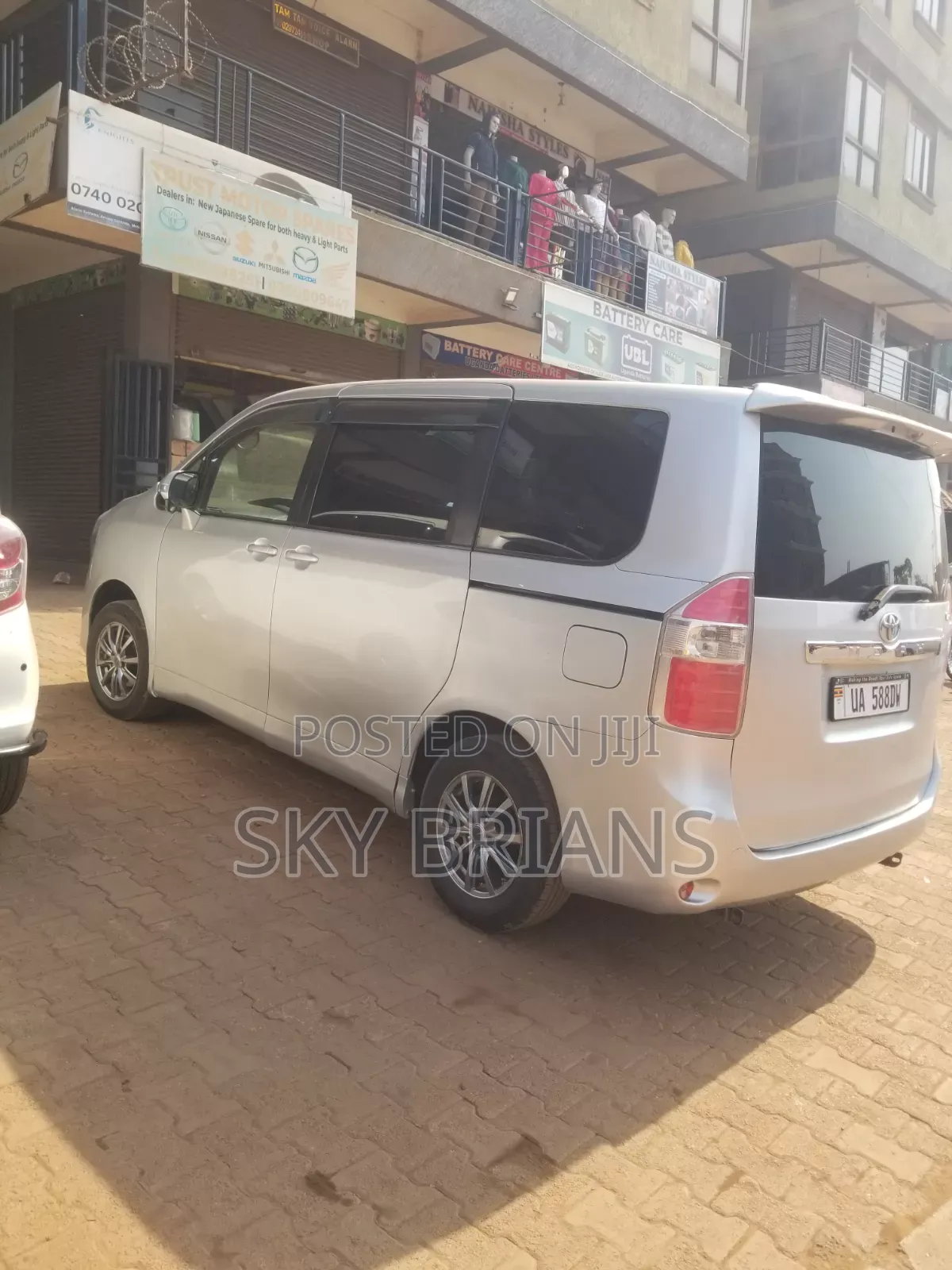 Toyota Noah 2009 Silver