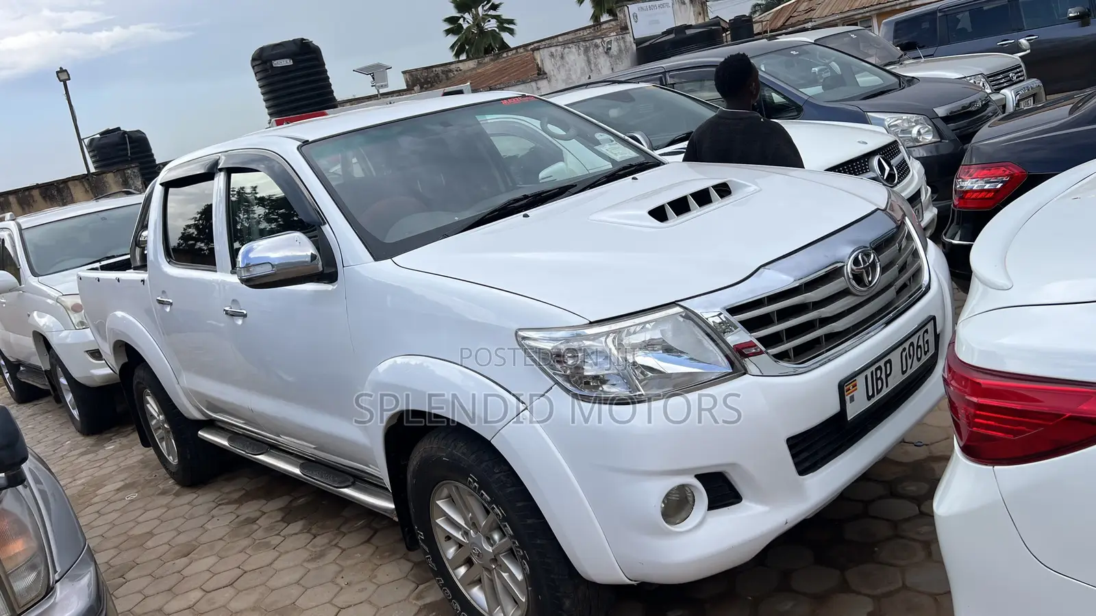 Toyota Hilux 2012 White
