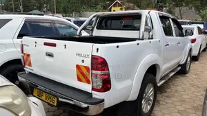 Toyota Hilux 2012 White