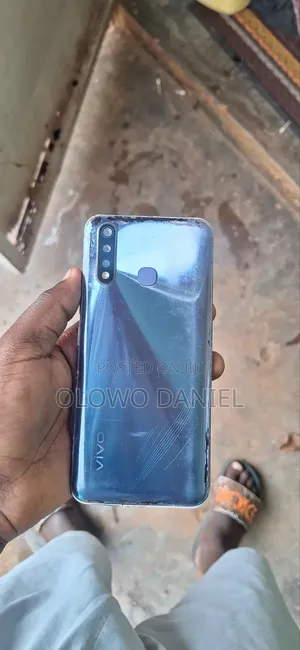Vivo Y19 128 GB Blue