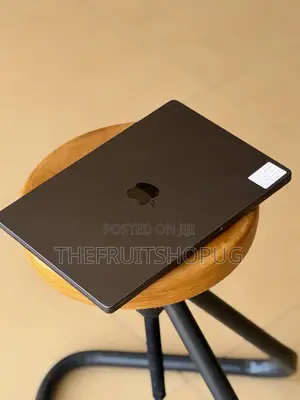 Laptop Apple MacBook Pro 2023 M3 Pro 36GB Apple M3 Pro SSD 512GB