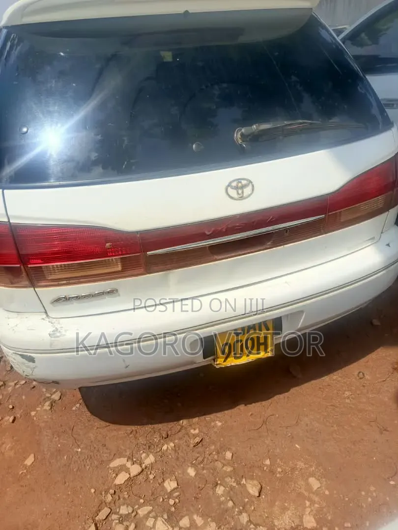 Toyota Vista 2000 White