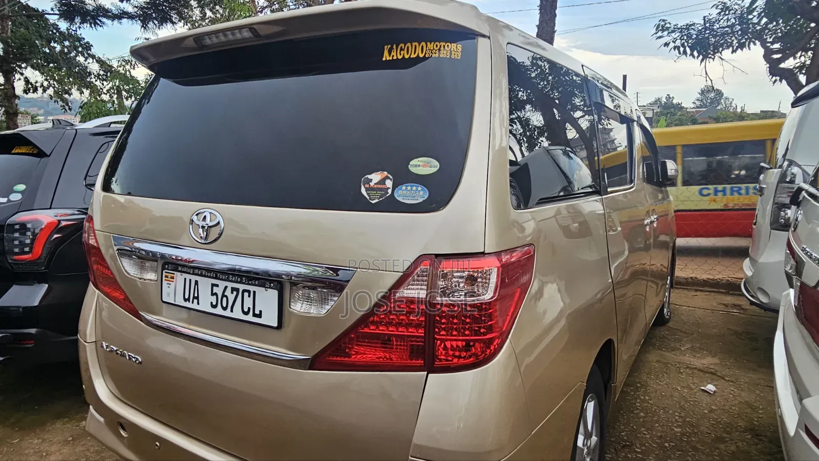 Toyota Alphard 2010 Gold