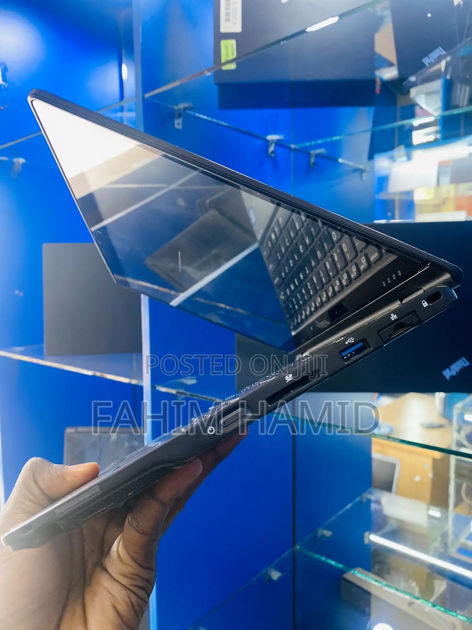 New Laptop Fujitsu Lifebook U939 8GB Intel Core i5 SSD 256GB