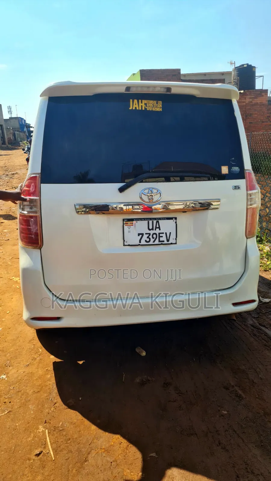Toyota Noah 2.0 143hp FWD (8 Seater) 2008 White