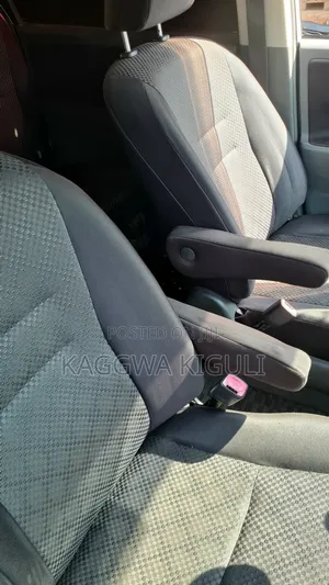 Toyota Noah 2.0 143hp FWD (8 Seater) 2008 White