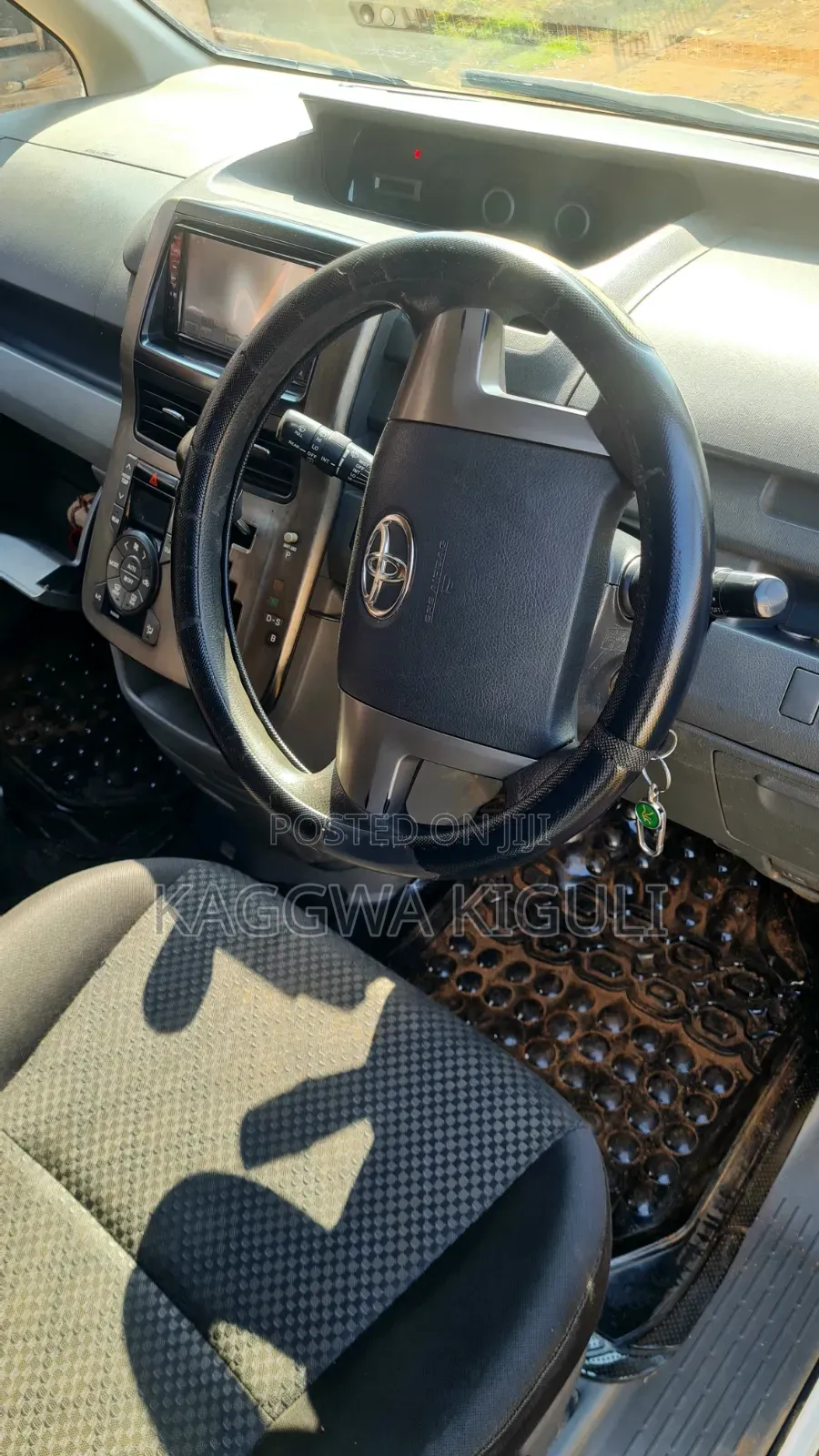 Toyota Noah 2.0 143hp FWD (8 Seater) 2008 White