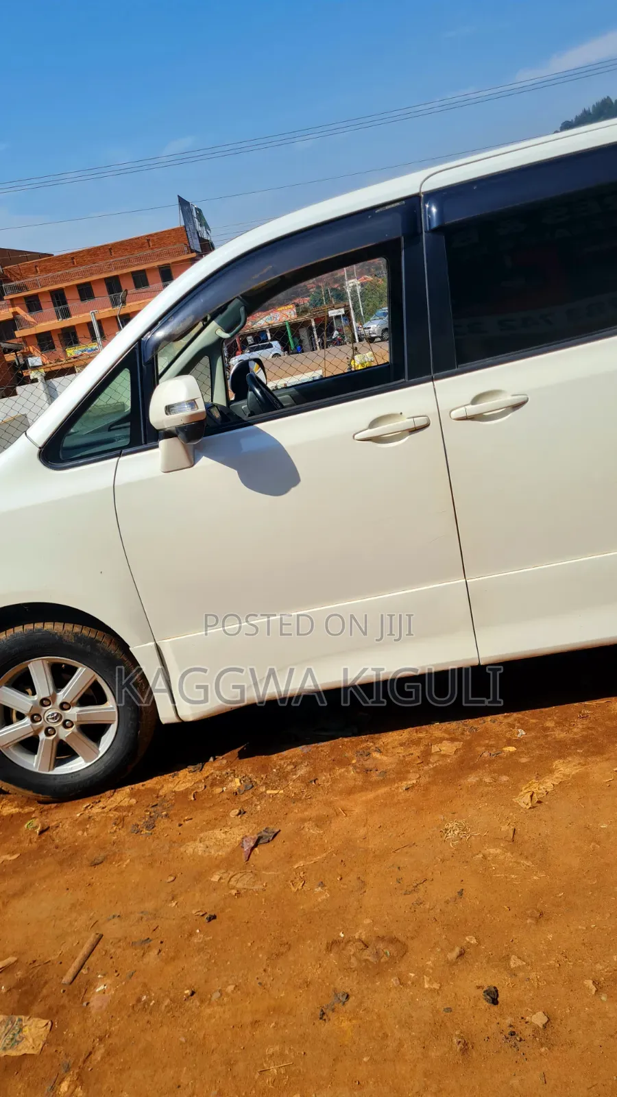 Toyota Noah 2.0 143hp FWD (8 Seater) 2008 White