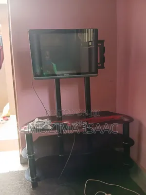 Perfect TV Flat Screen Black Inches 24 and Its TV Stand