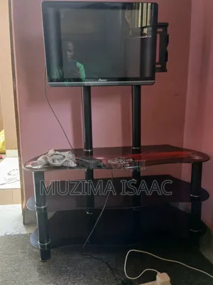 Perfect TV Flat Screen Black Inches 24 and Its TV Stand