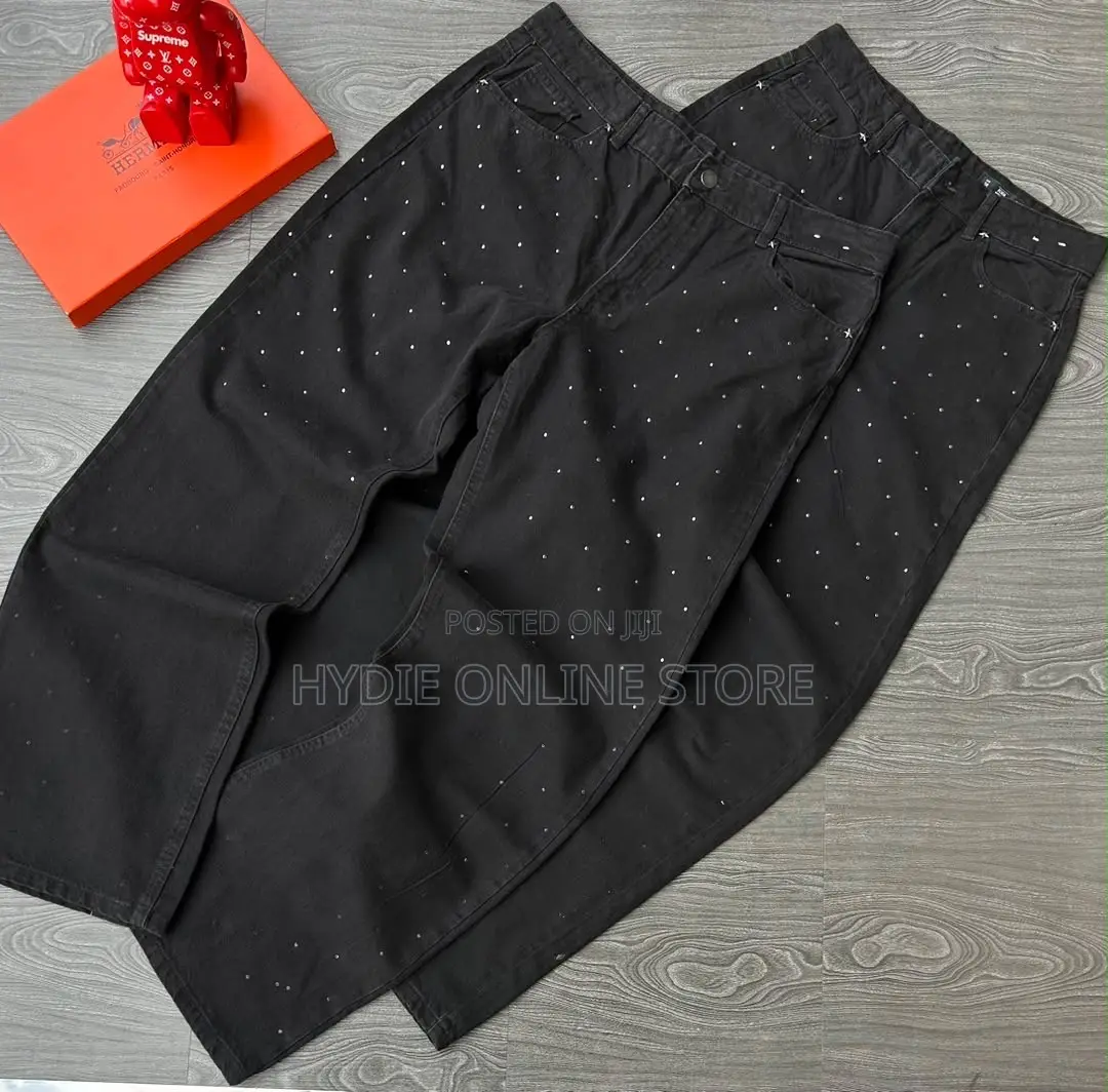 Trendy Baggy Men’s Jeans – Stylish, Relaxed & Comfortable 