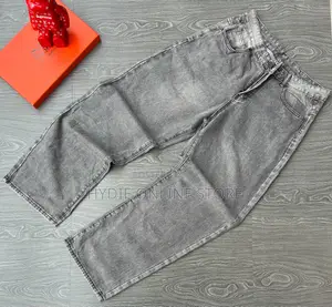 Trendy Baggy Men’s Jeans – Stylish, Relaxed & Comfortable 