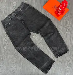 Trendy Baggy Men’s Jeans – Stylish, Relaxed & Comfortable 