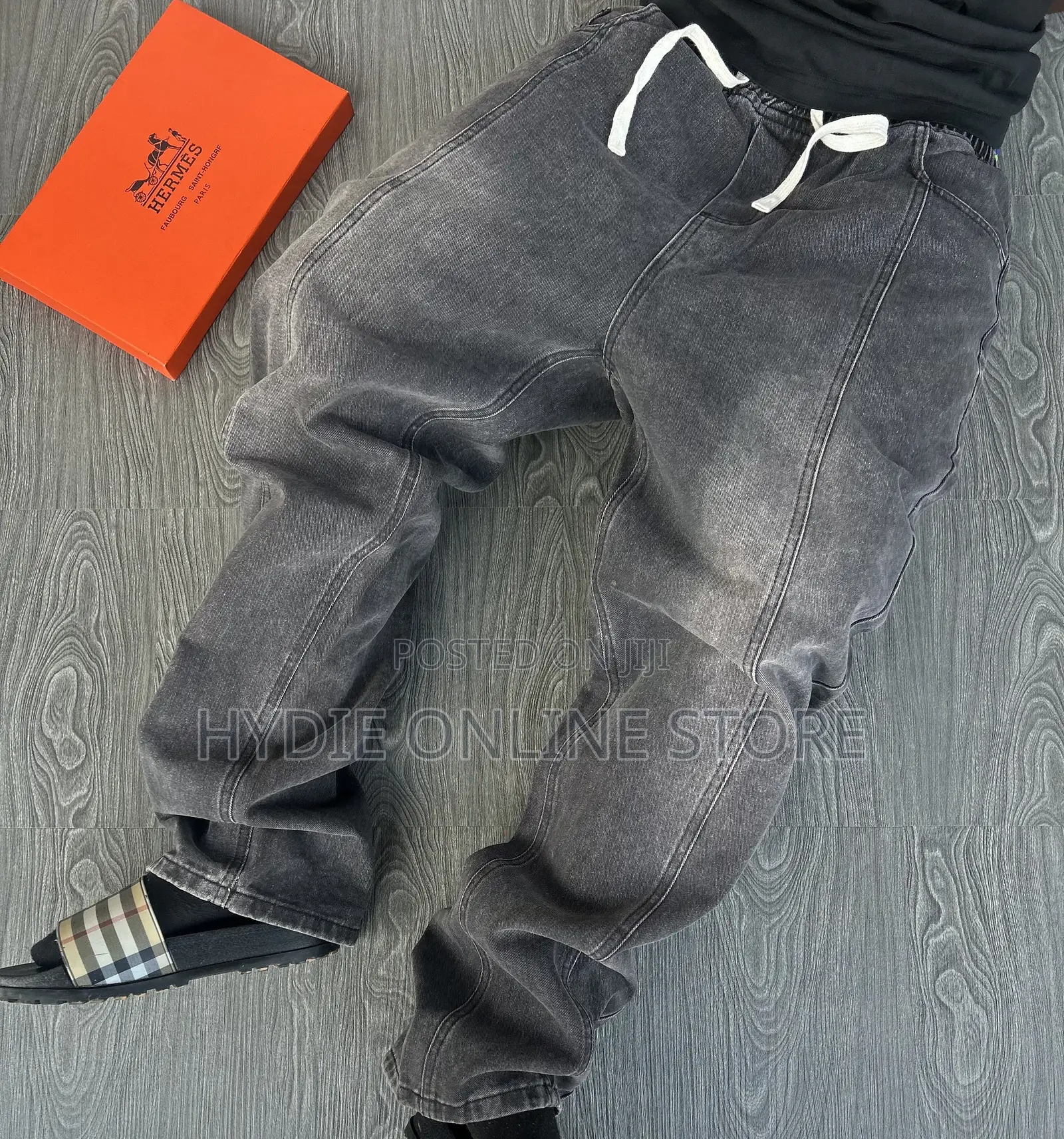 Trendy Baggy Men’s Jeans – Stylish, Relaxed & Comfortable 