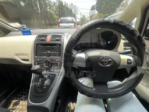 Toyota Auris 2011 Silver